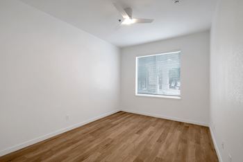 Room with ceiling fan3
